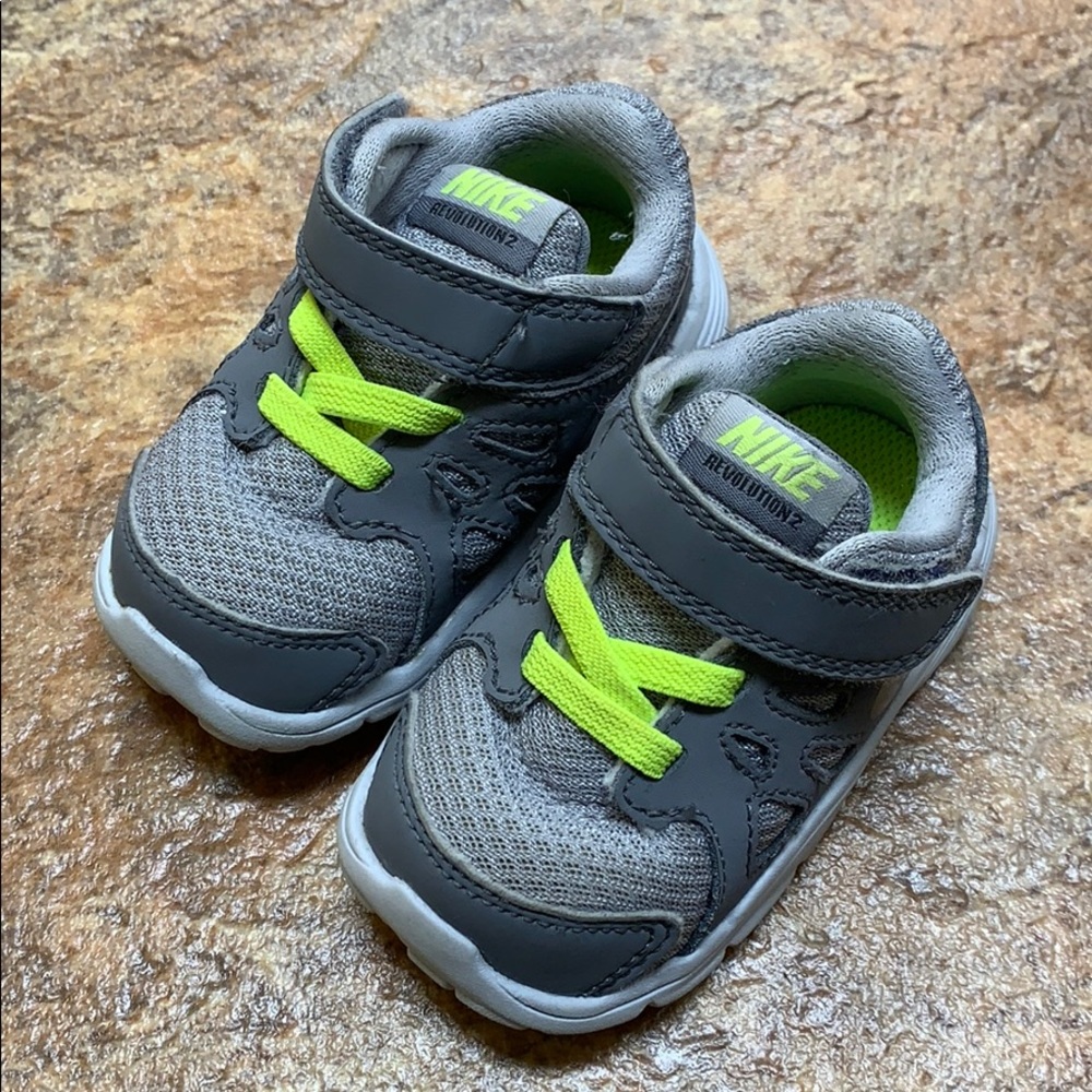 Nike Tennis Shoes